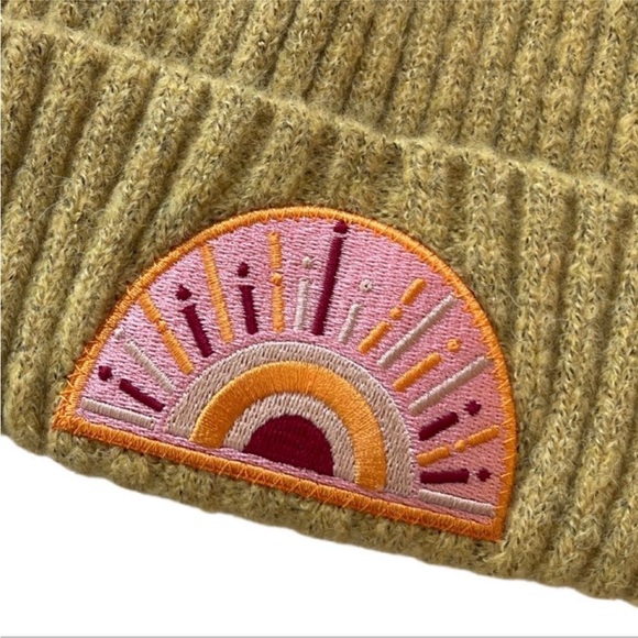 NWT Virginia Wolf - The Sunray Beanie With Removable Button Down Pom Top NIP - Picture 11 of 15